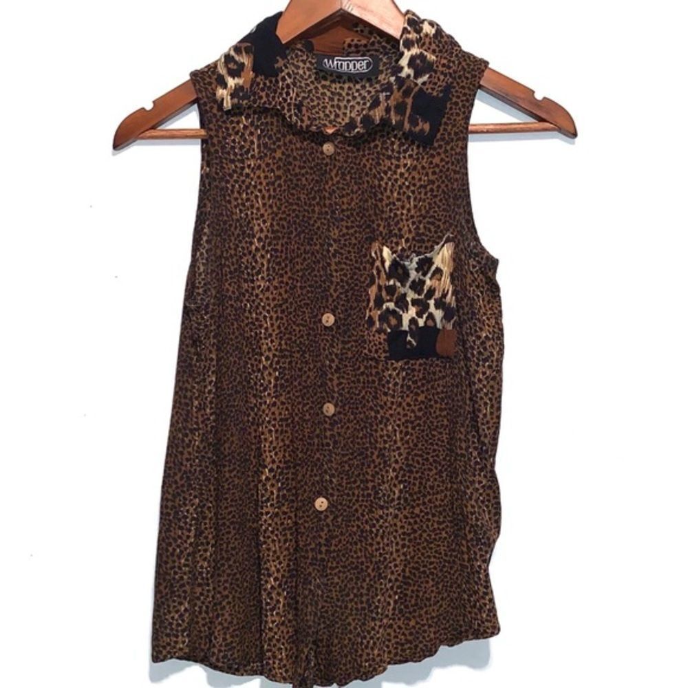 Leopard sleeveless button down collared blouse size small